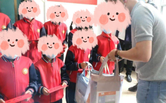 困难女童4.jpg