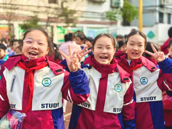 笑脸_副本.jpg 笑脸_副本.jpg