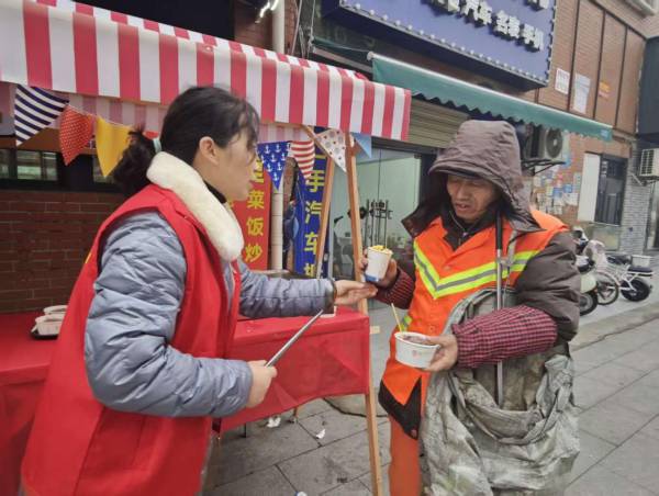 洪山区幸福食堂新春暖心加餐与春联活动图片2_副本.png