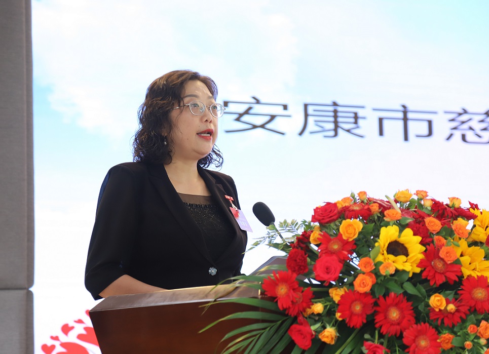 6. 市慈善协会第四届理事会副会长袁粒作财务工作报告.JPG