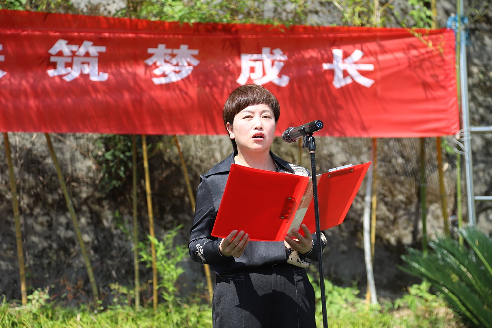 4.  伍玉兰讲话.JPG