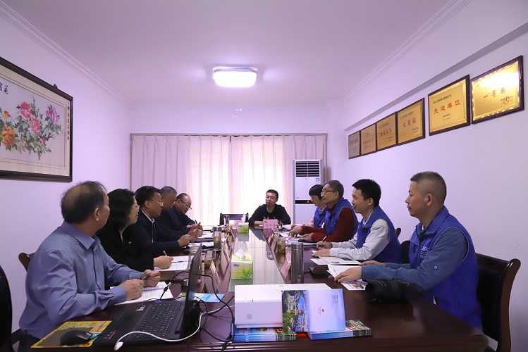 1. 基金会一行在安康市慈善协会座谈交流.JPG