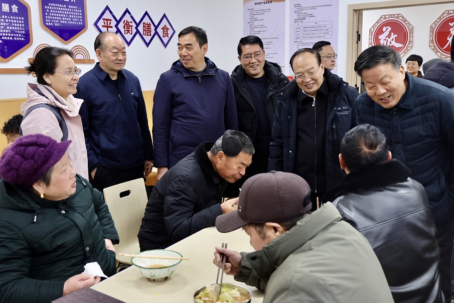 李西乾、崔光华一行在宁陕县城关镇长安社区调研慈善幸福家园.jpg 李西乾、崔光华一行在宁陕县城关镇长安社区调研慈善幸福家园.jpg