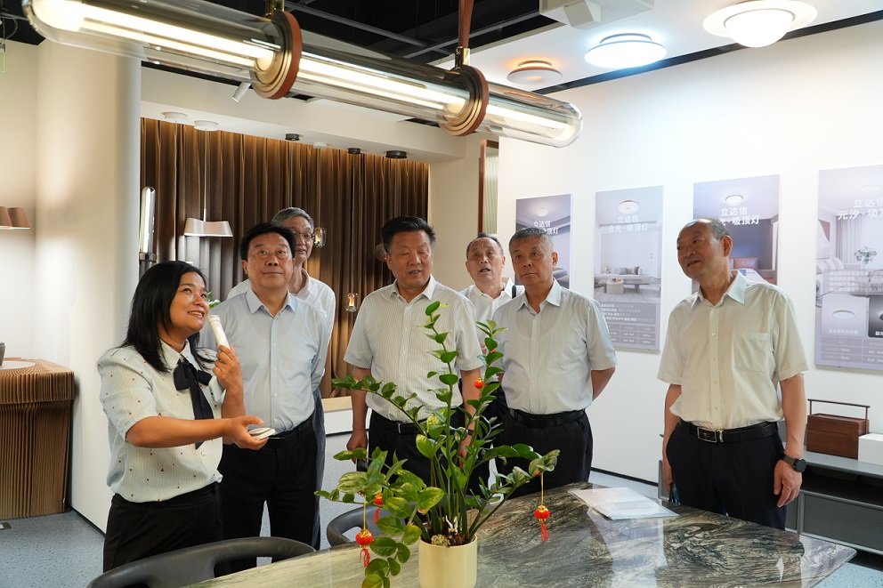 1、参观立达信集团中国品牌产品展厅.jpg 1、参观立达信集团中国品牌产品展厅.jpg