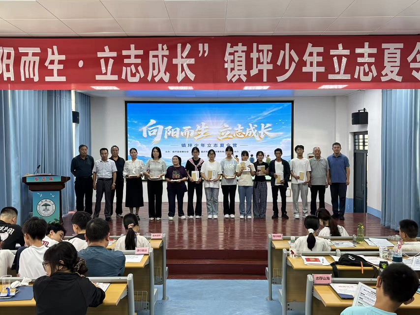1. 助学金发放.jpg 1. 助学金发放.jpg