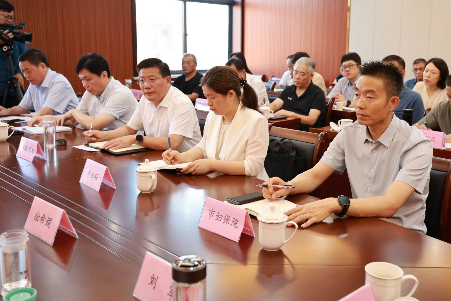 “双联动”帮扶救助项目集中签约启动会议2.jpg