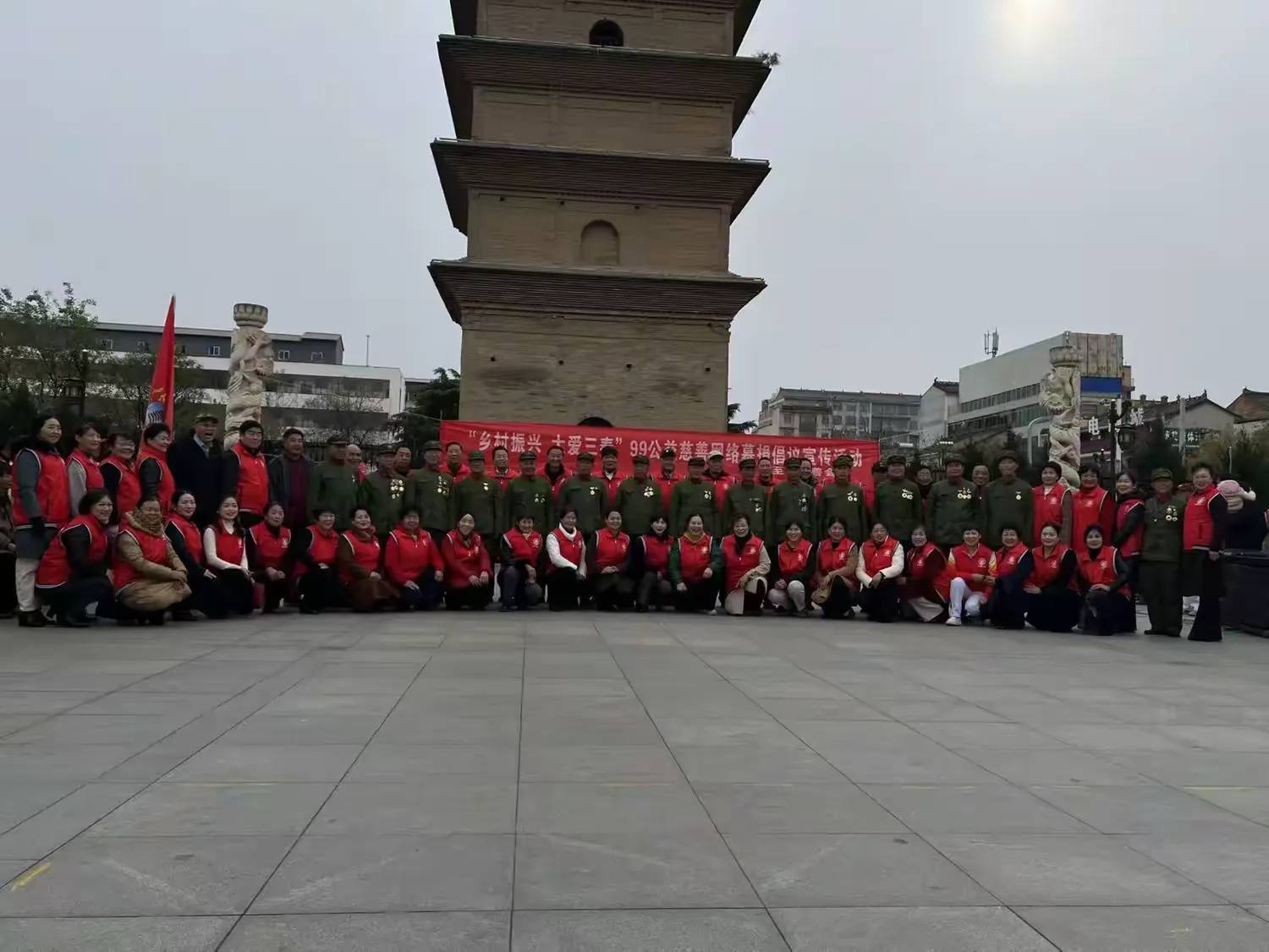 444线上线下齐发力 多元合力助公益.png 444线上线下齐发力 多元合力助公益.png