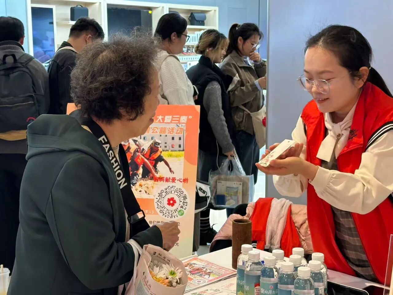 111线上线下齐发力 多元合力助公益.jpeg 111线上线下齐发力 多元合力助公益.jpeg