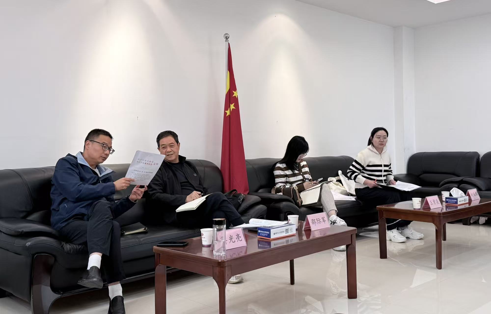 座谈会2.jpg 座谈会2.jpg