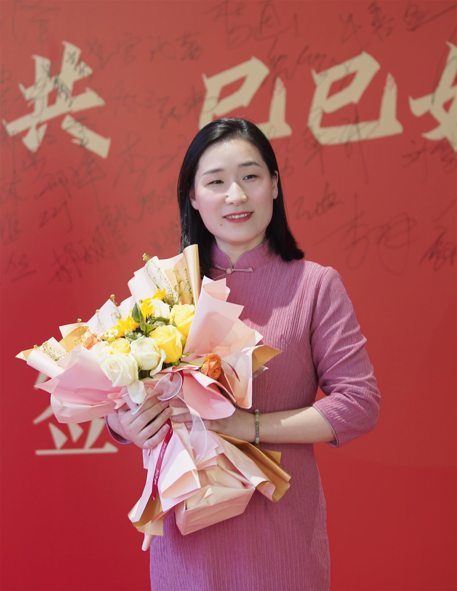 徐梦.jpg 徐梦.jpg