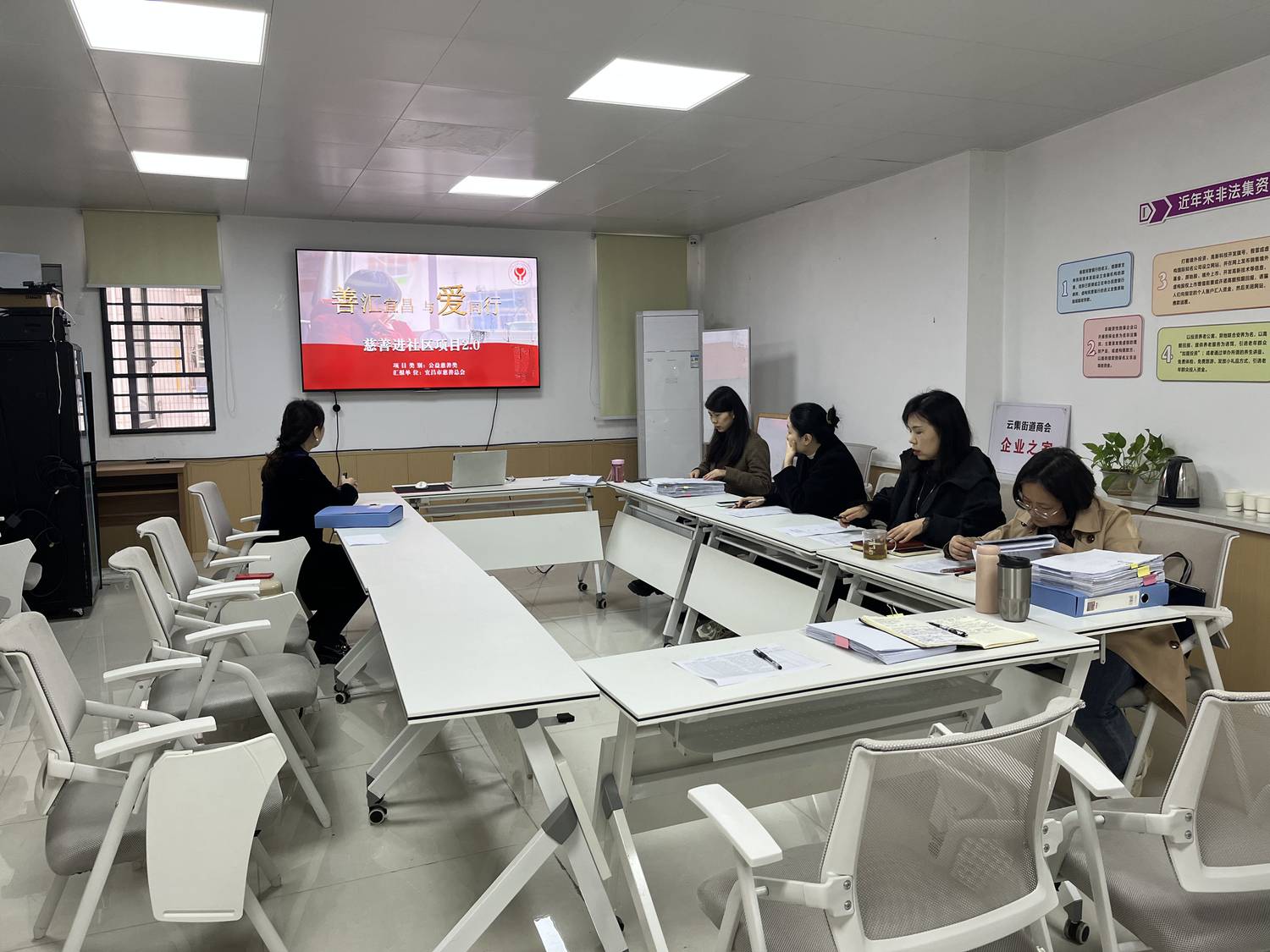 “善汇宜昌 与爱同行”慈善进社区项目结项验收01.jpg “善汇宜昌 与爱同行”慈善进社区项目结项验收01.jpg