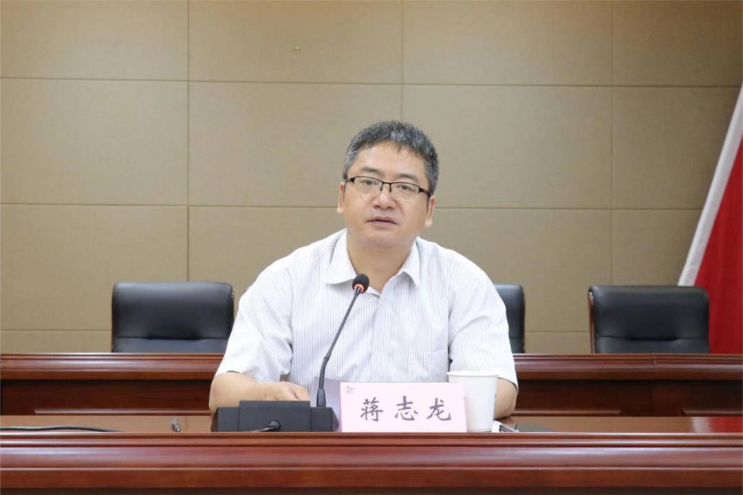 雪堰镇镇长蒋志龙强调,雪堰镇启动"幸福家园"村社互助工程,对于巩固