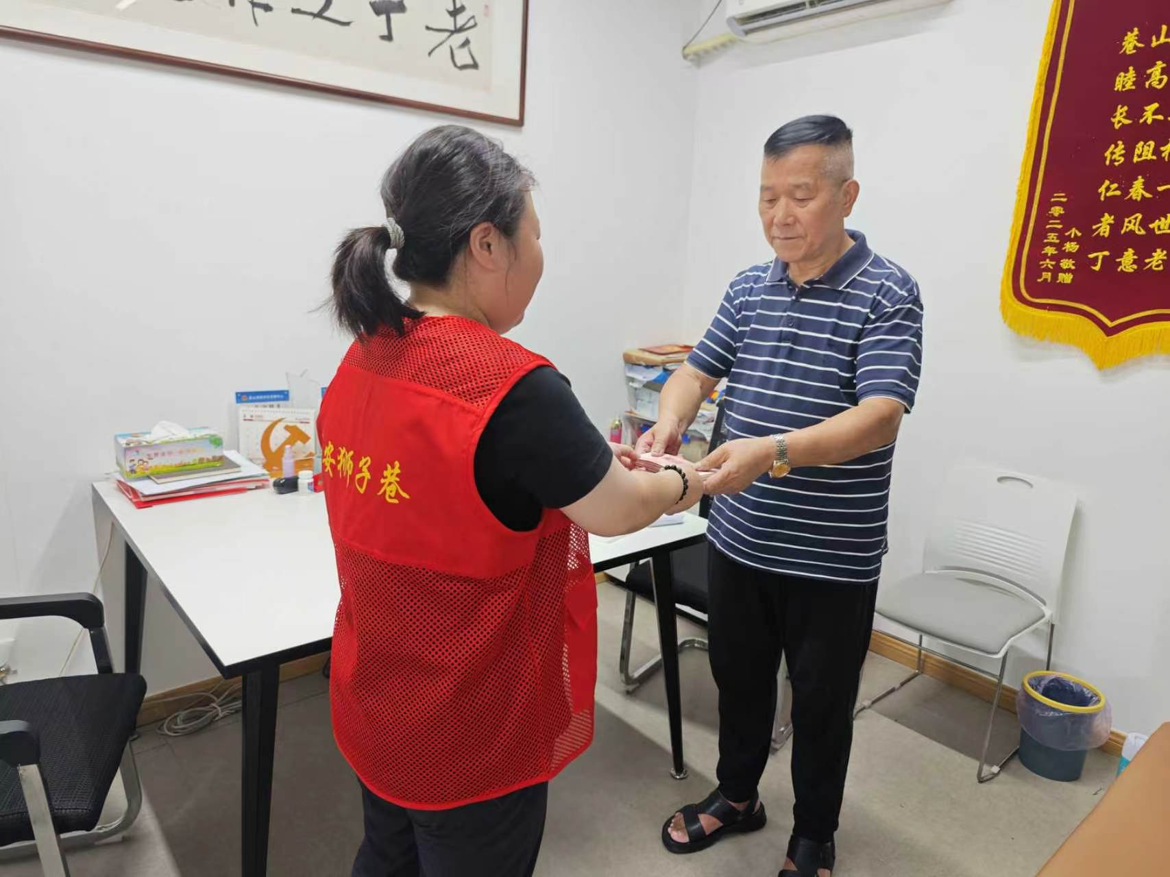 爱心人士丁海良捐款.jpg
