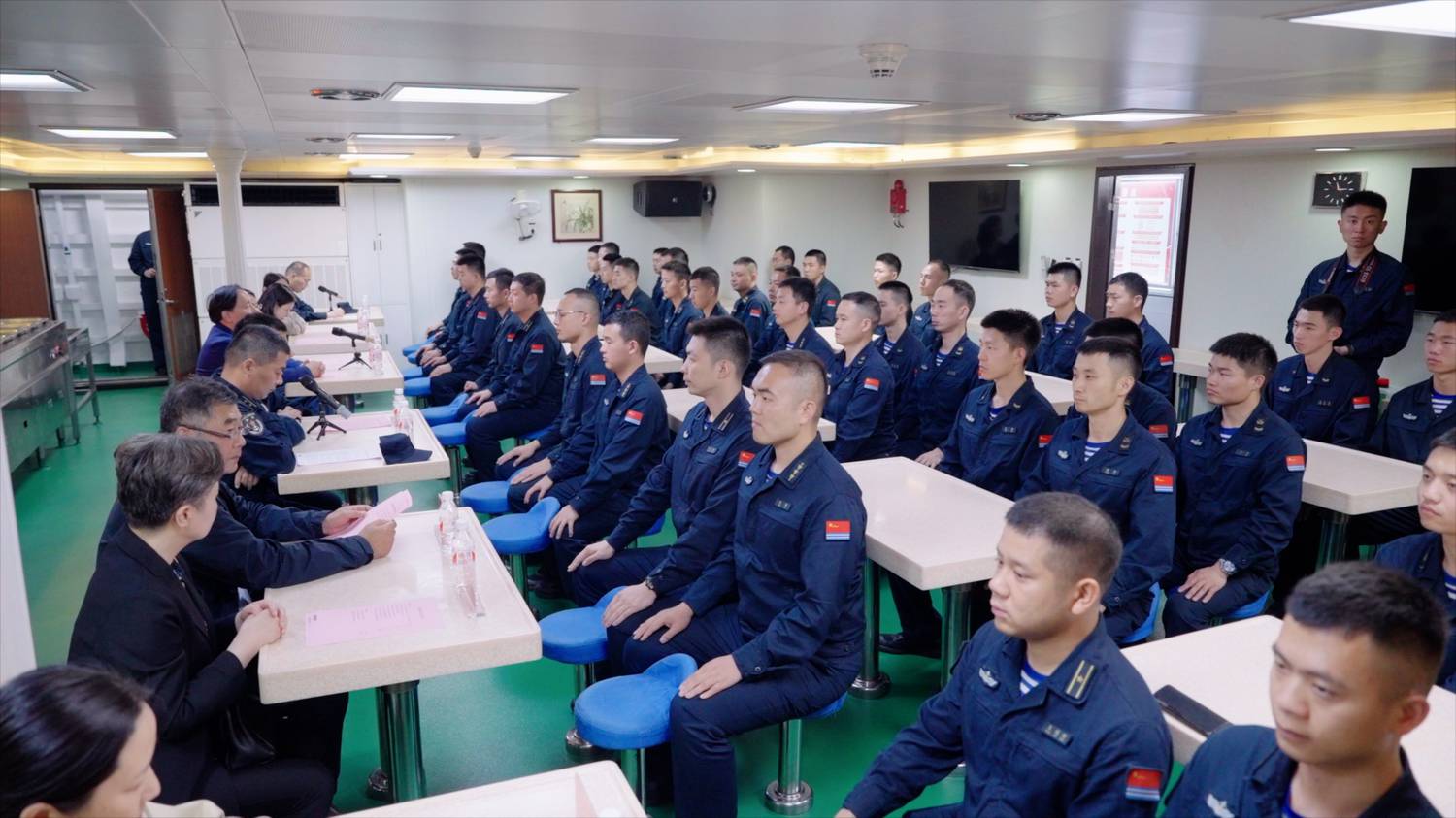 全体官兵.jpg