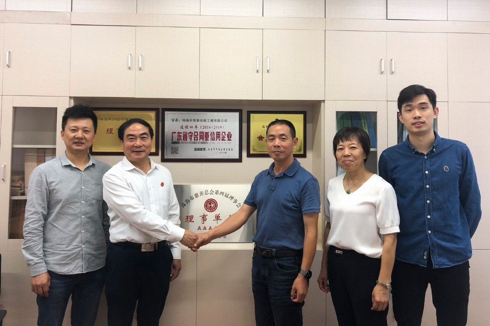 荣泰_1.jpg 荣泰_1.jpg