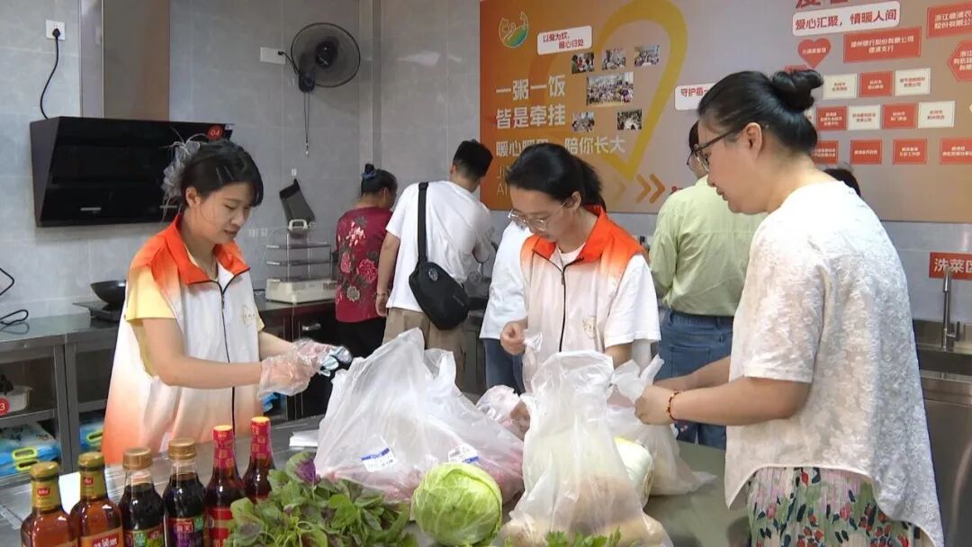 小厨.jpg 小厨.jpg
