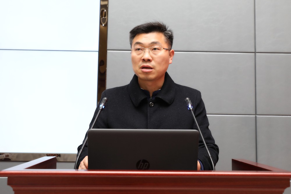 荆州中学党委书记,校长朱胜祥,荆州中学党委委员,副校长曾伟,荆州中学