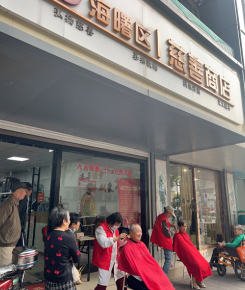 日常天天义工周一上午理发_副本.jpg