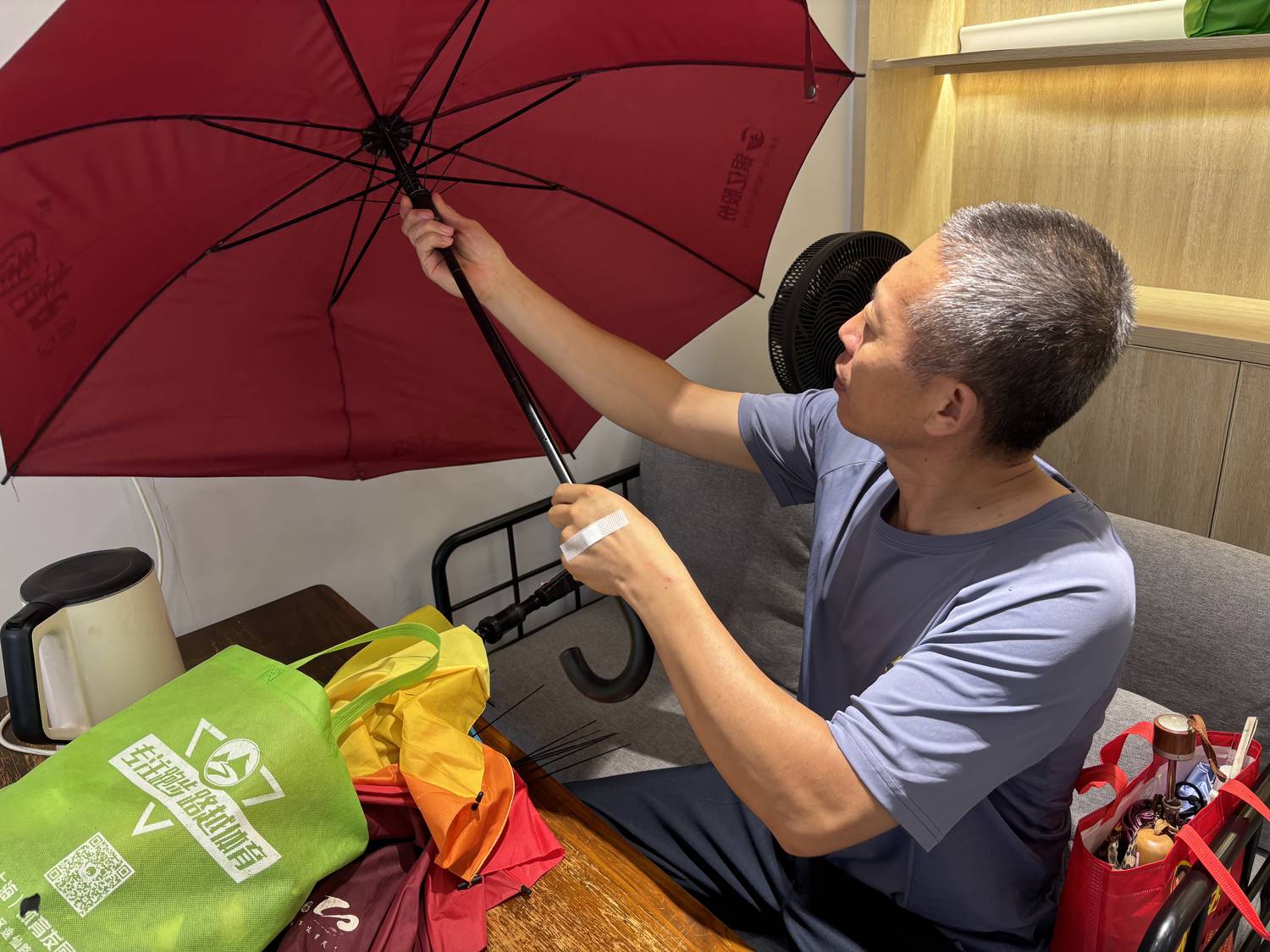 采选3_修伞.jpg 采选3_修伞.jpg