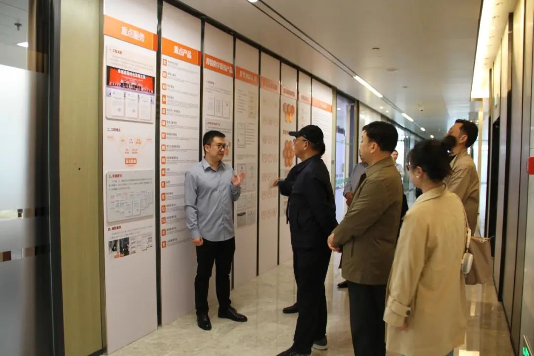 基地参观.jpg