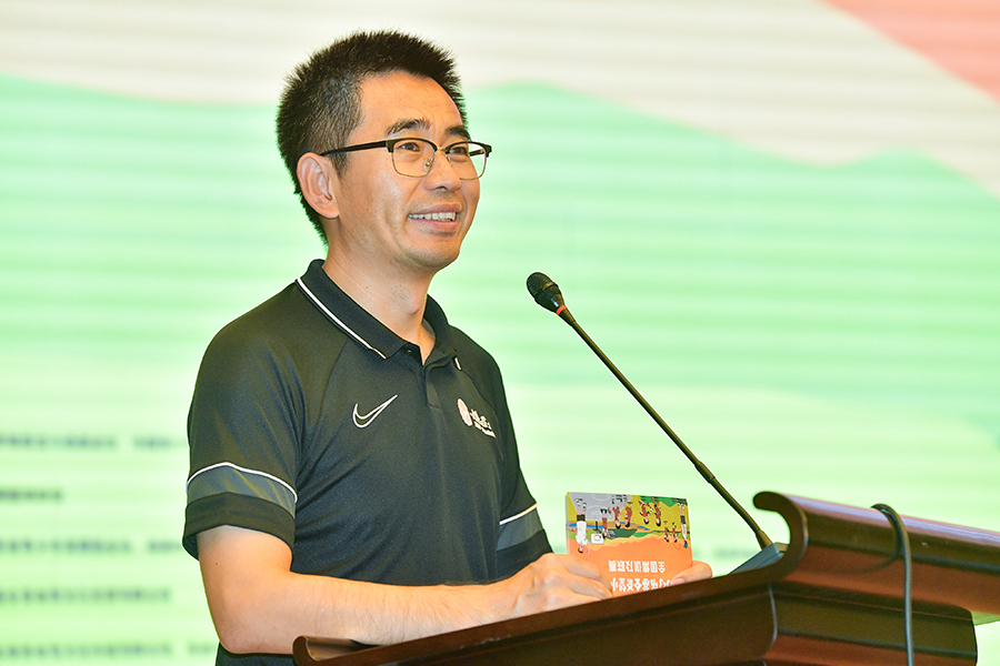姚基金秘书长叶大伟主持公益午餐会.jpg