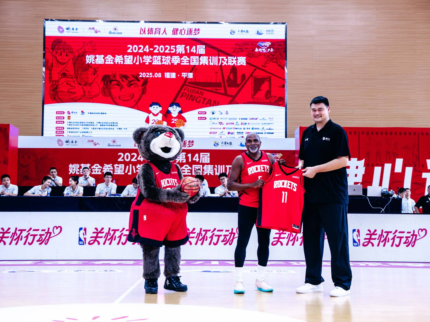 姚明莫布里.jpg