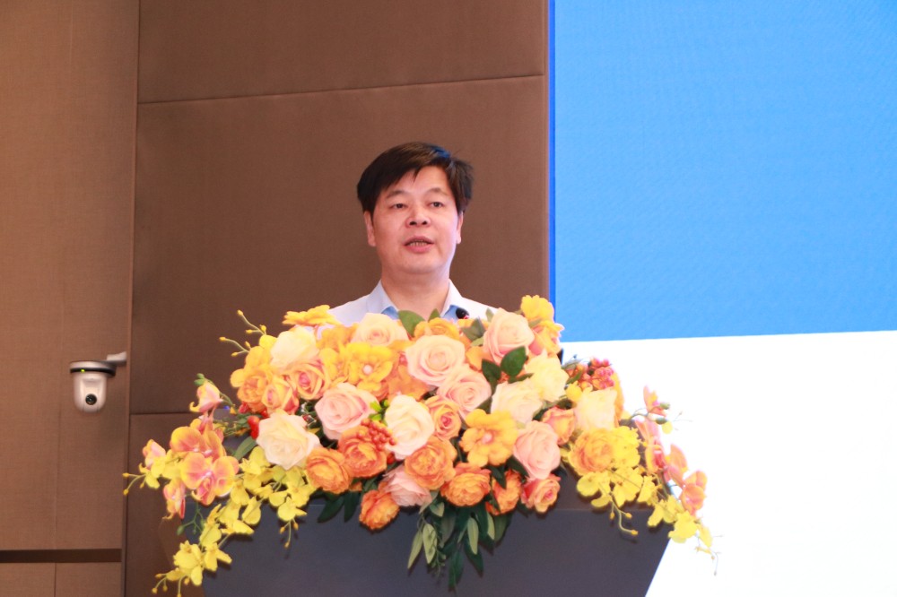 中国社会保障学会会长郑功成.JPG