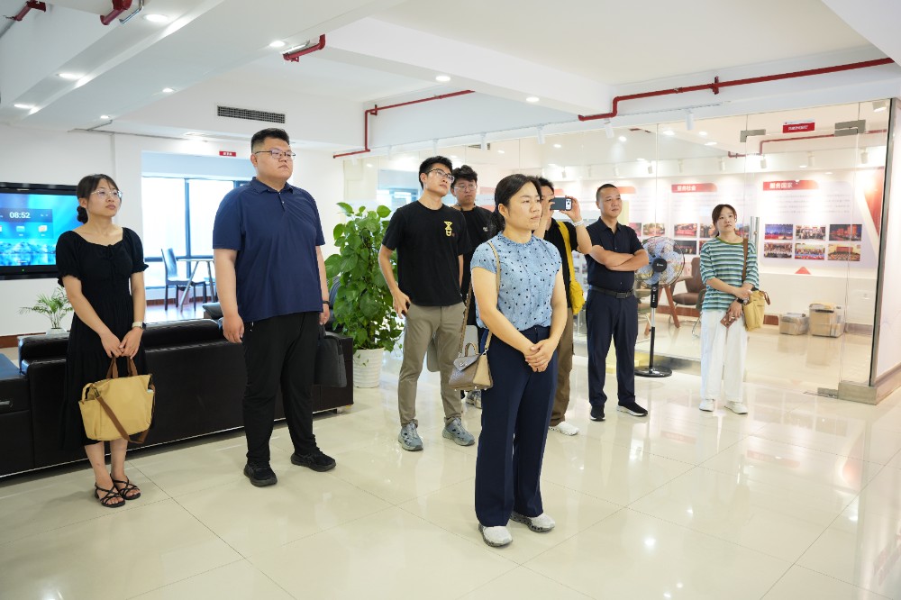 参观展厅2.JPG