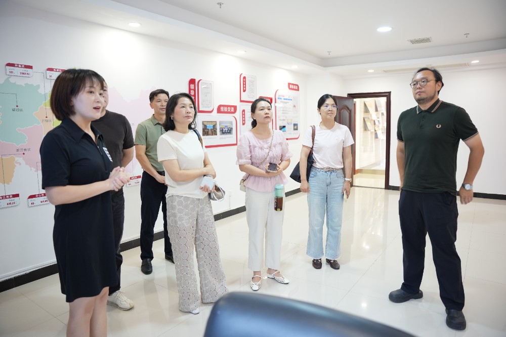 参观展厅3.JPG
