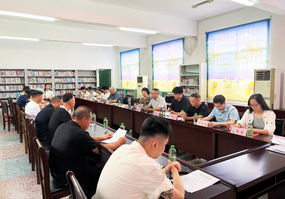 东山村座谈会.jpg