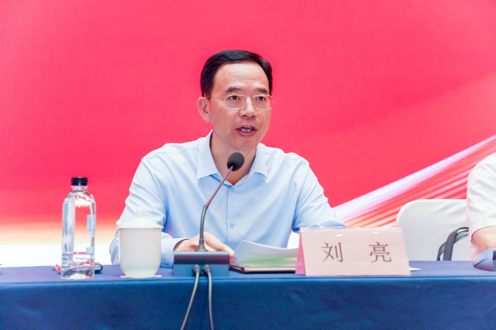 刘亮讲话.jpg 刘亮讲话.jpg