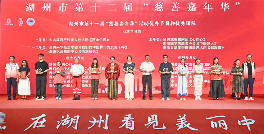 2表扬先进.jpg