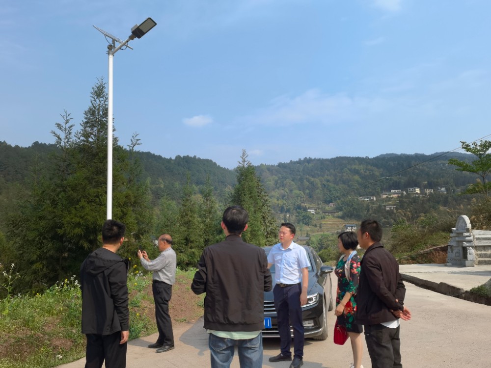 走訪天星村，調研太陽能路燈安裝后為村民生活帶來的可喜變化通訊員陳宸18182211674(1).jpg