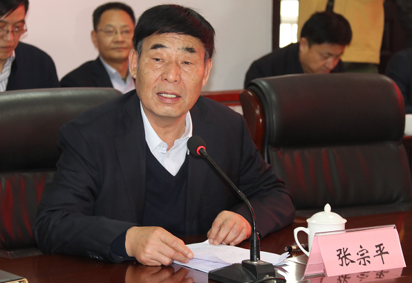 咸阳市慈善扶贫协会会长张宗平汇报咸阳慈善扶贫协会工作情况