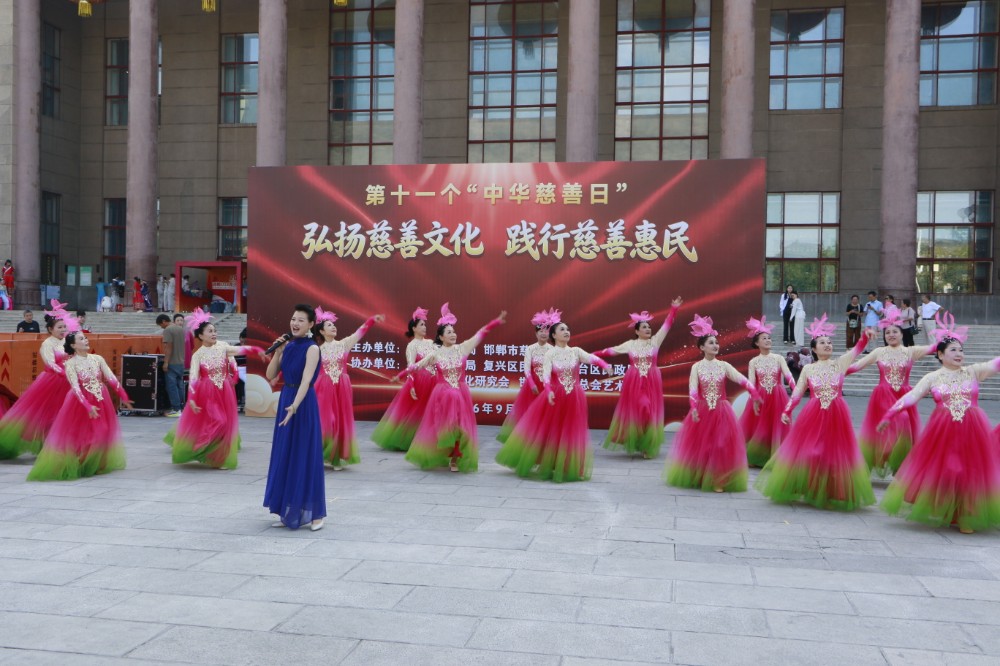 表演.jpg 表演.jpg
