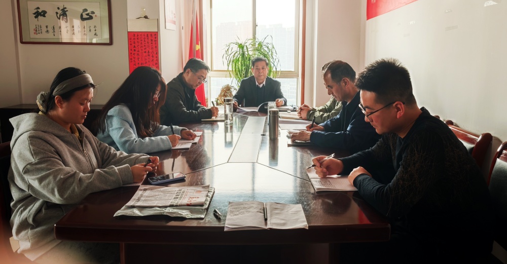 学习省会会议精神_副本.jpg 学习省会会议精神_副本.jpg