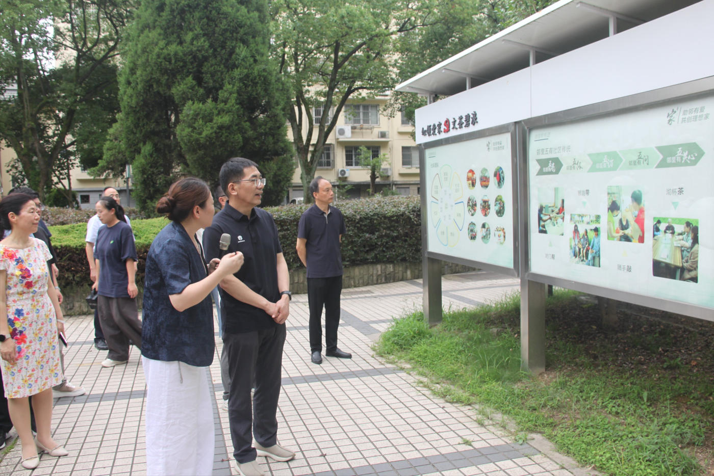 碧浪湖社区调研(全市社区慈善工作现场会).jpg 碧浪湖社区调研(全市社区慈善工作现场会).jpg