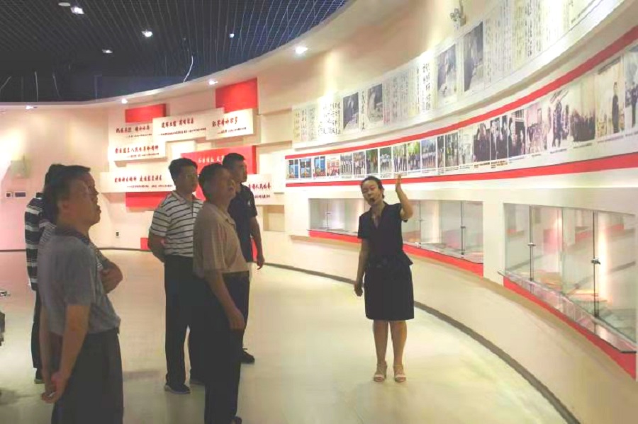 全体学员参观红色革命传统教育基地——韦拔群纪念馆.jpg