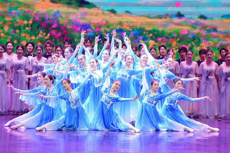 (图为广西慈善联合总会三十周年文艺晚会现场)1.jpg (图为广西慈善联合总会三十周年文艺晚会现场)1.jpg