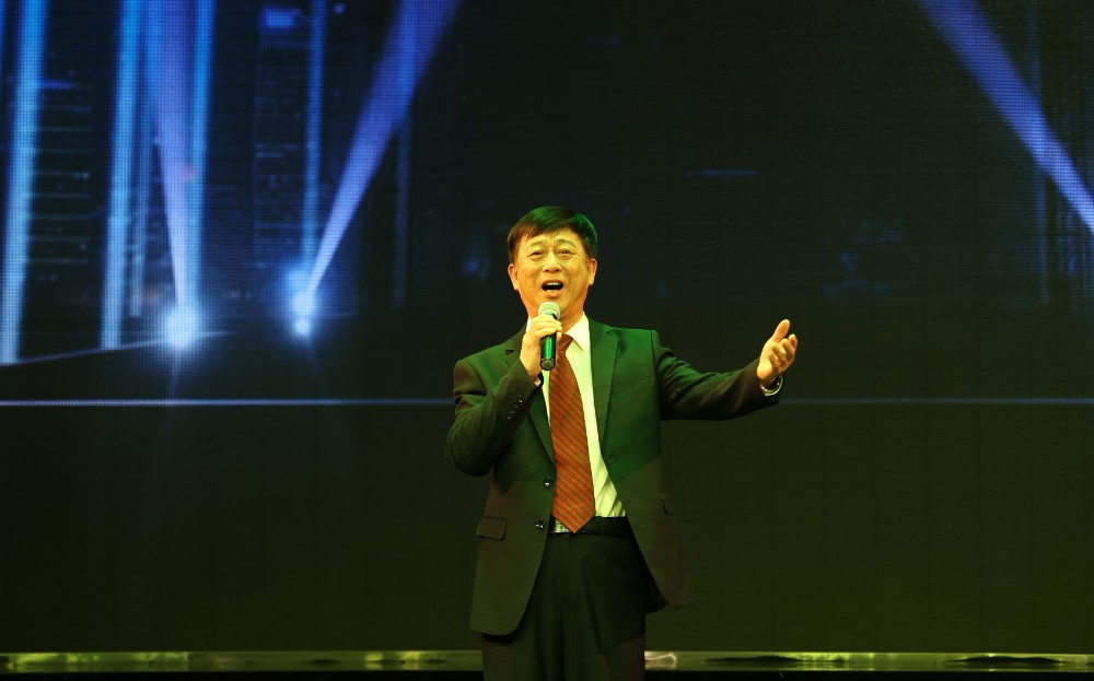 一等奖获得者田建生演唱《牡丹之歌》.JPG