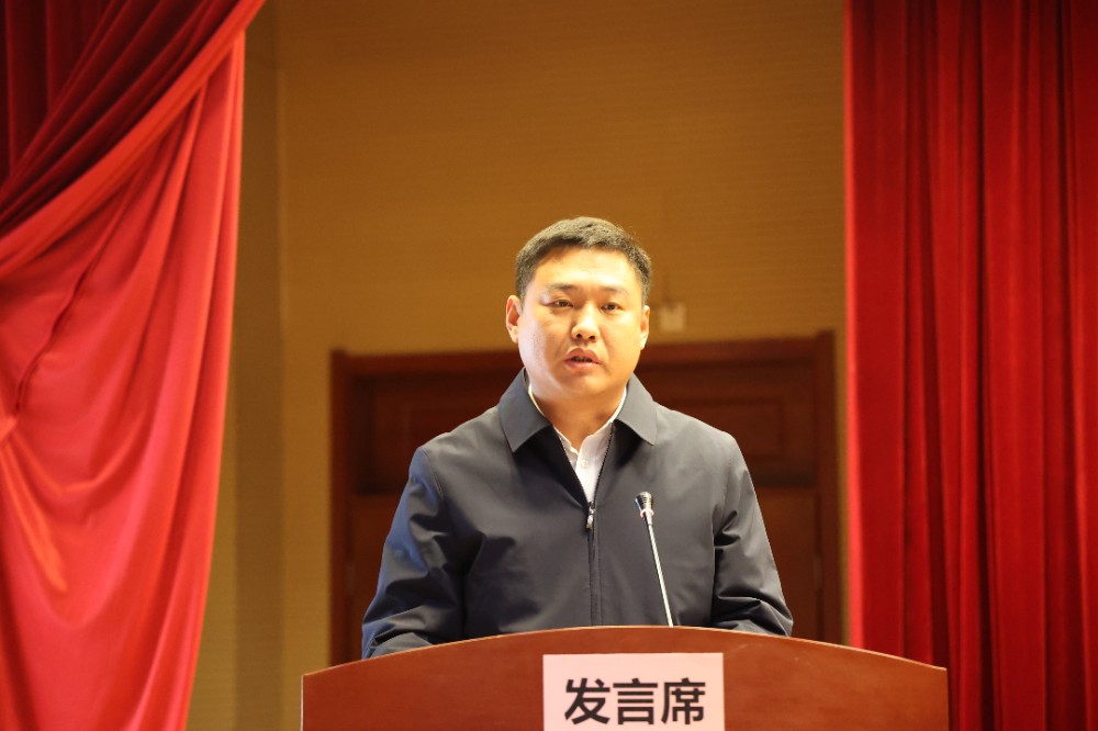 11.副县长李光辉宣读了表彰决定.JPG