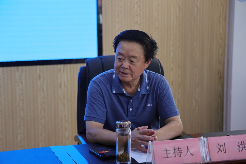 市慈善协会会长刘洪讲话.jpg