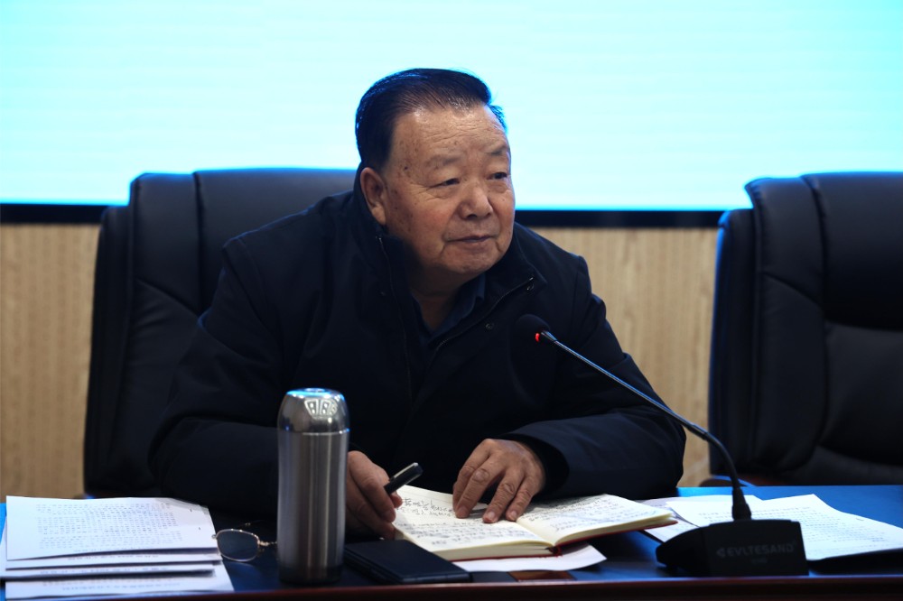 市慈善协会副会长兼秘书长钟开有主持会议.JPG