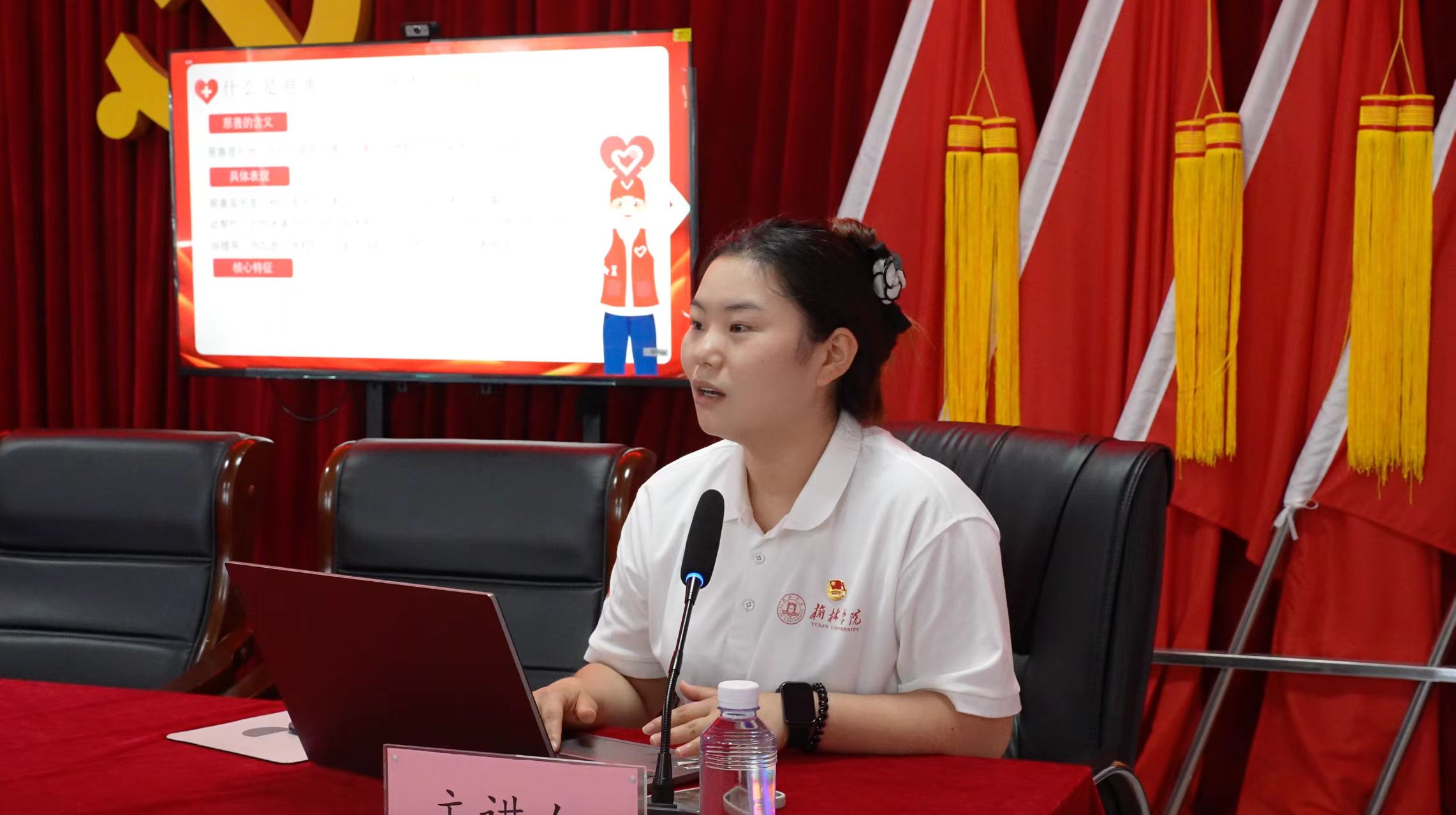 3.榆林学院在读研究生柏梦蝶以“慈善滋养成长，赋能社区发展”为主题展开分享.jpg
