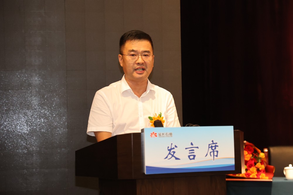 12.爱心企业代表胡朝星发言.JPG