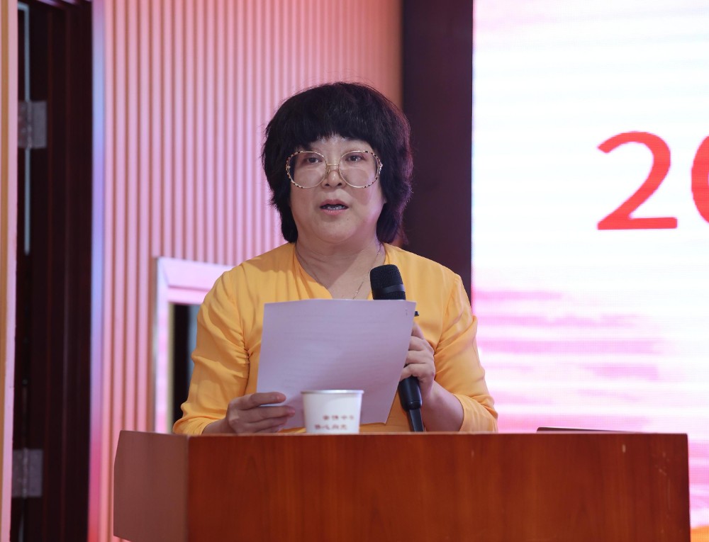 榆林侨商会会长、榆林安达房地产有限公司董事长李红玉讲话.JPG