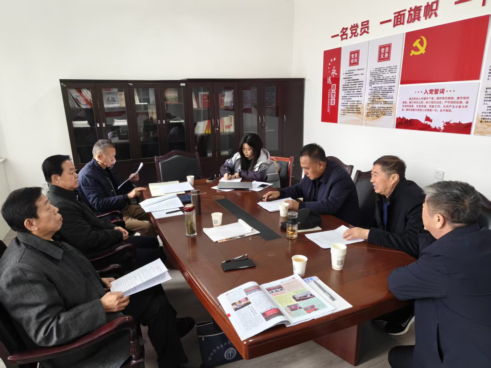 5.在米脂县慈善协会举行座谈.jpg 5.在米脂县慈善协会举行座谈.jpg