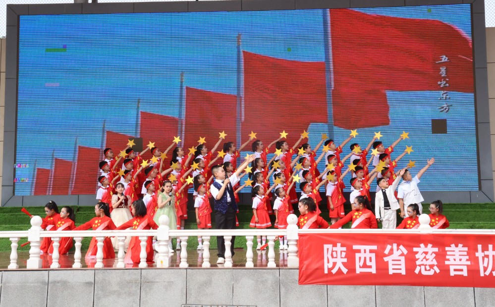 6.慈善主题文艺表演.JPG