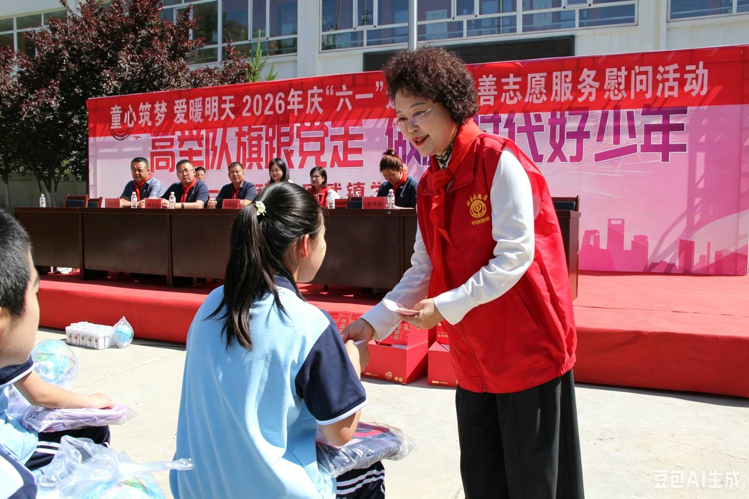 垠陇建设慈善志愿者服务队发放慰问金.png 垠陇建设慈善志愿者服务队发放慰问金.png