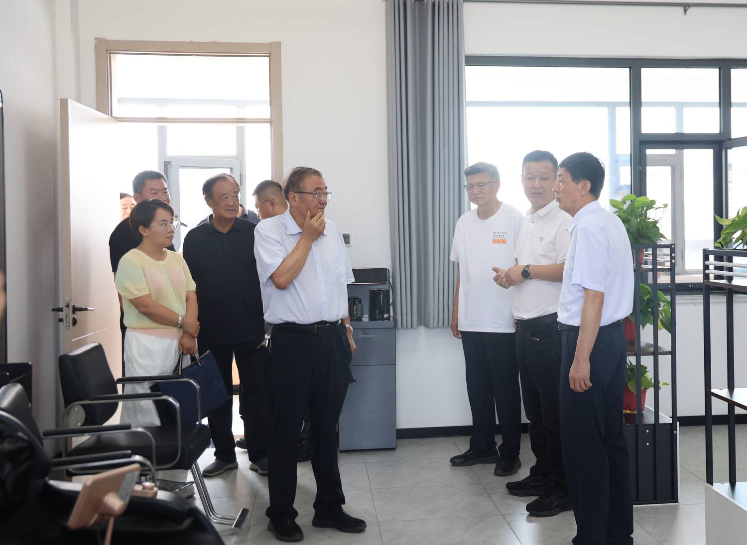 调研金鸡滩镇白舍牛滩村慈善幸福家园.jpg